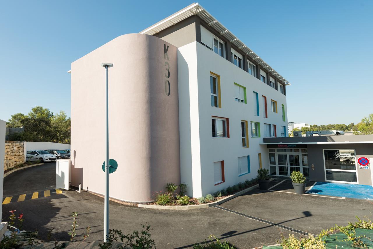 Residence Uxco Kampus 30 Ex Suiteasy Ним Экстерьер фото