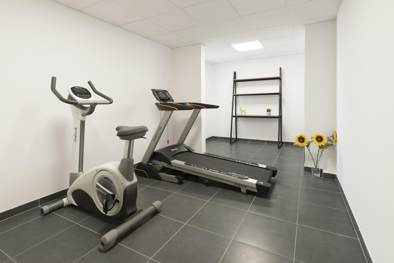 Residence Uxco Kampus 30 Ex Suiteasy Ним Экстерьер фото