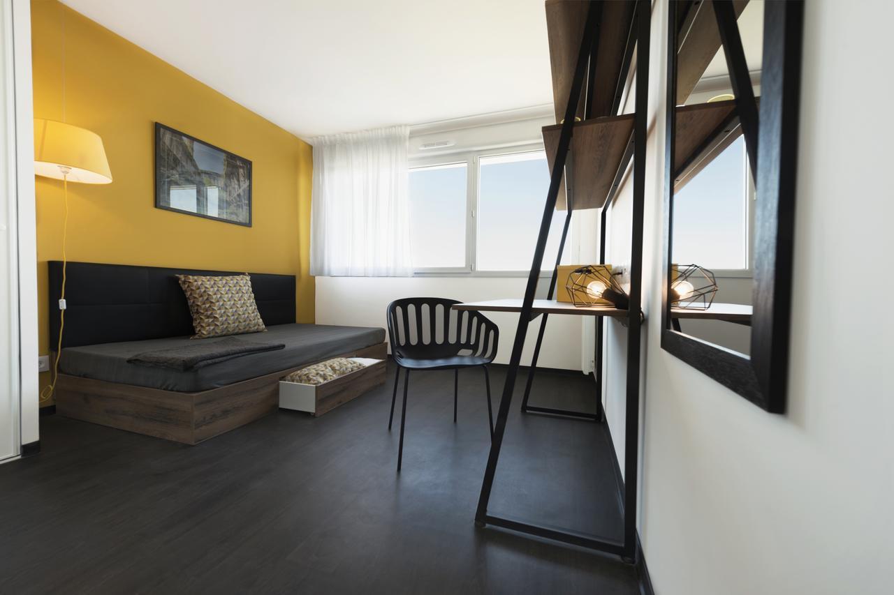 Residence Uxco Kampus 30 Ex Suiteasy Ним Экстерьер фото