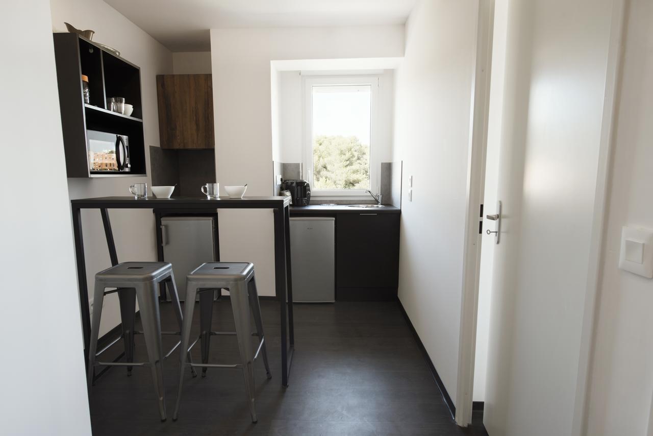 Residence Uxco Kampus 30 Ex Suiteasy Ним Экстерьер фото